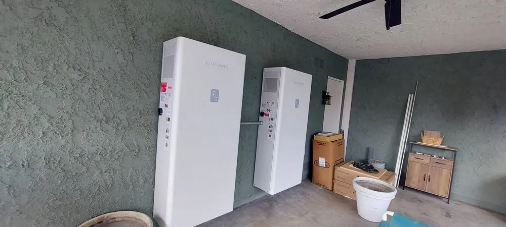 Slide of El Rayo Electric