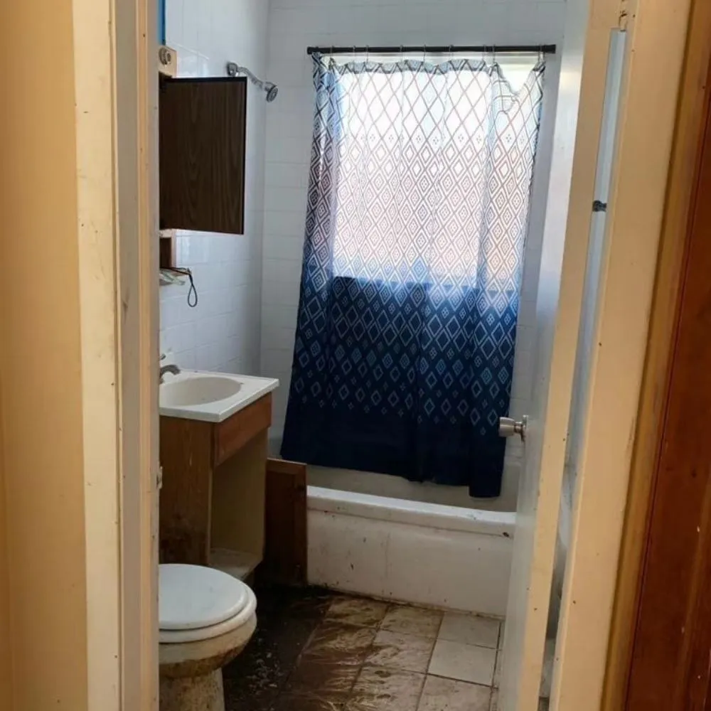 Trusted electrician providing emergency electrical service in , 