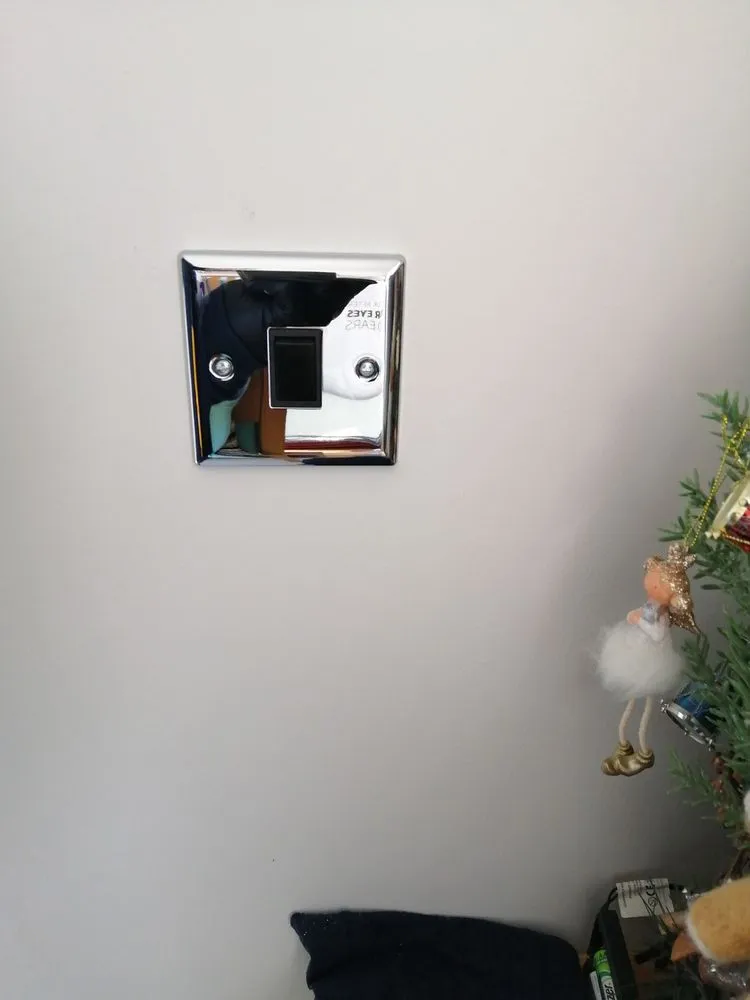 Slide of Elder Emergency Electrician