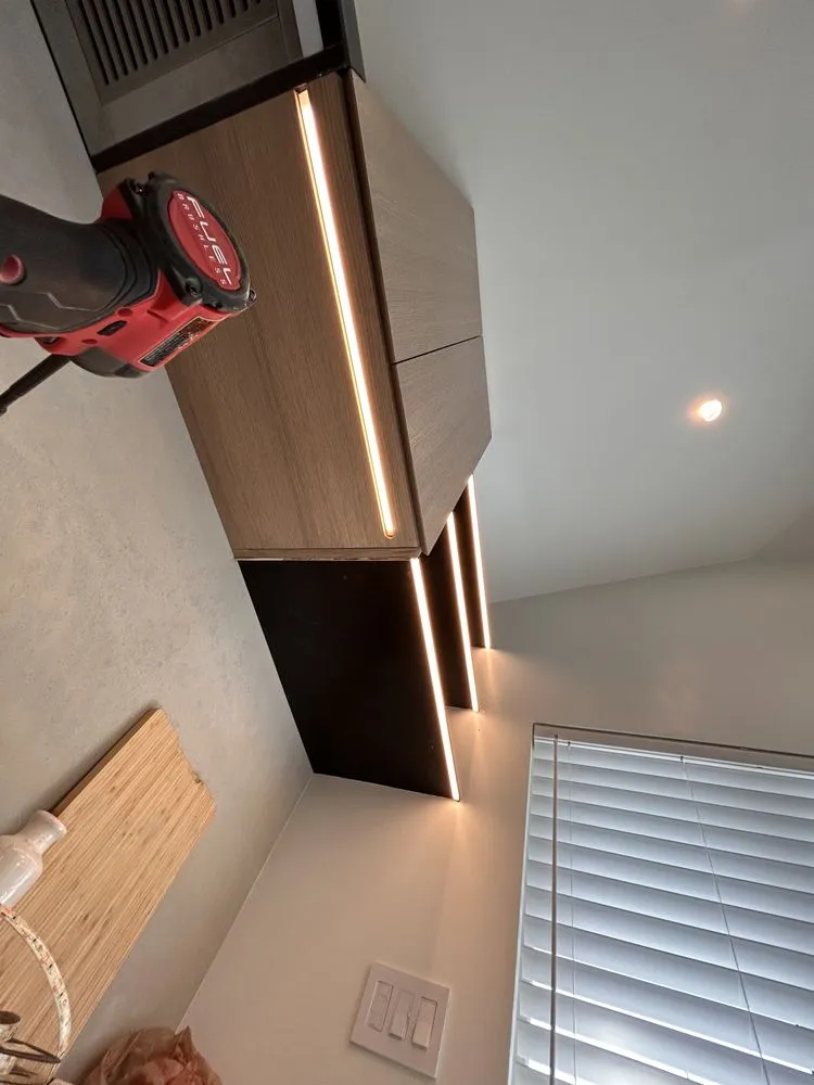 Licensed emergency electrical service in San Fernando Valley, CA by Elecristian Electric