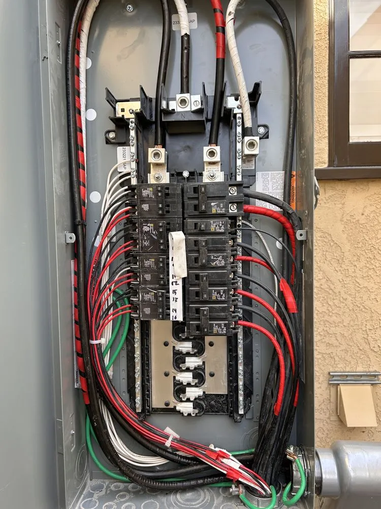 Emergency electrician providing circuit breaker repair in San Fernando Valley, CA - Elecristian Electric