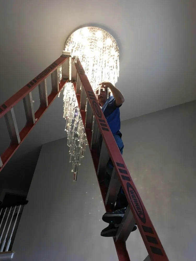 Professional electrician providing circuit breaker repair in , 