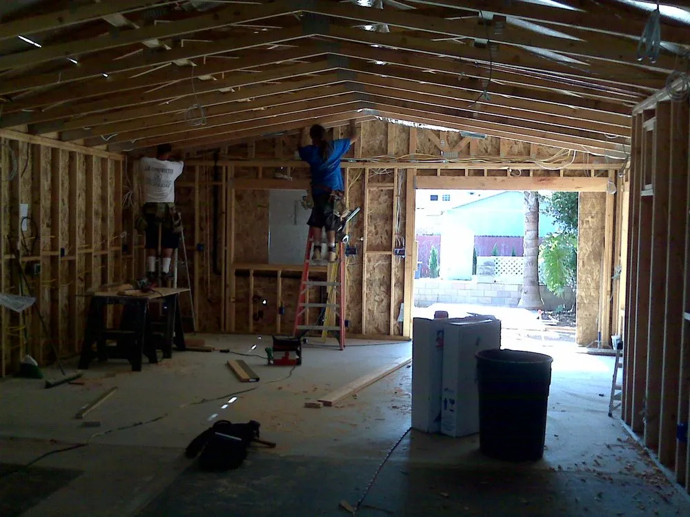 Affordable electrician providing circuit breaker repair in Mission Viejo, CA - Electreecity Contractors & Design