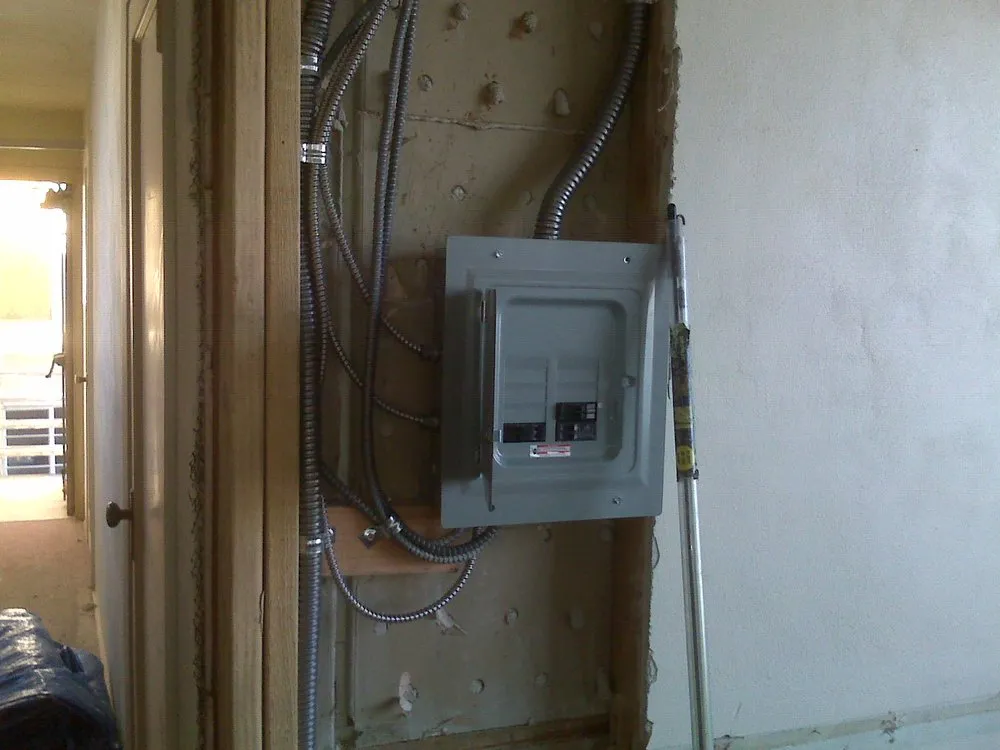 Licensed circuit breaker repair experts serving Mission Viejo, CA - Electreecity Contractors & Design