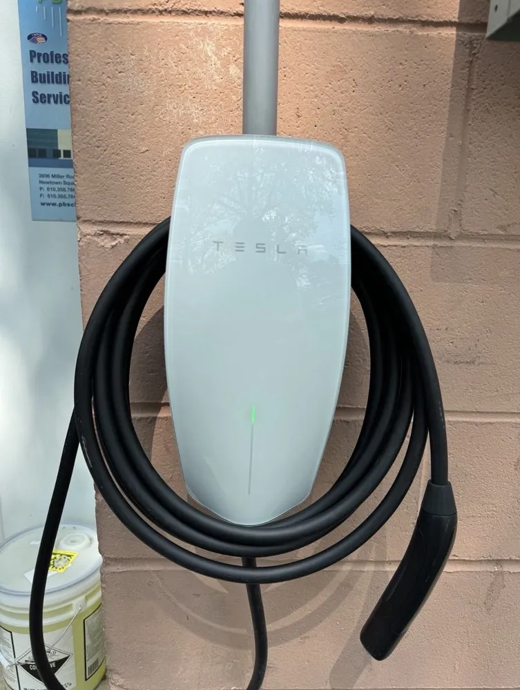 Trusted outlet and switch repair in Newtown Square, PA by Electric Aid