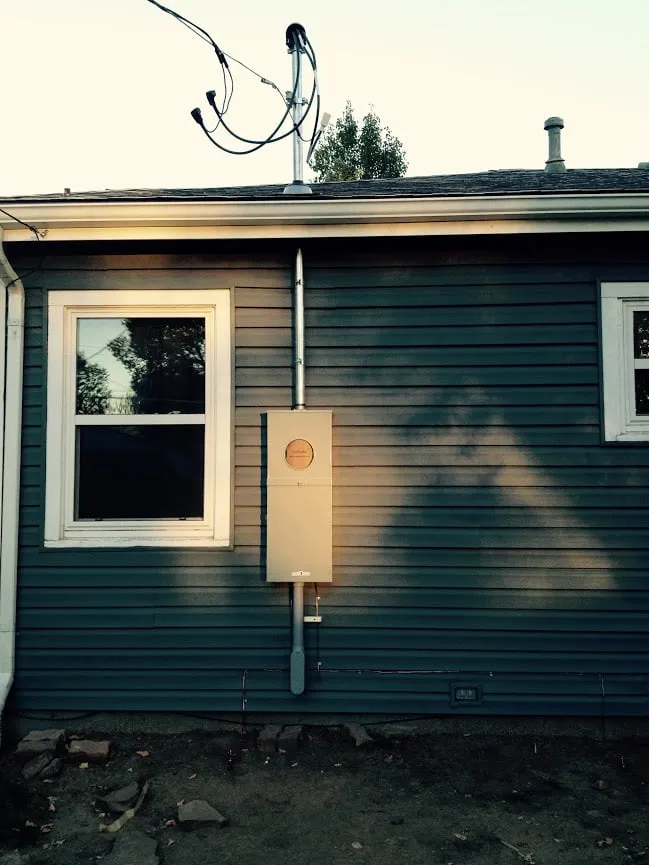 Expert electrician providing circuit breaker repair in , 