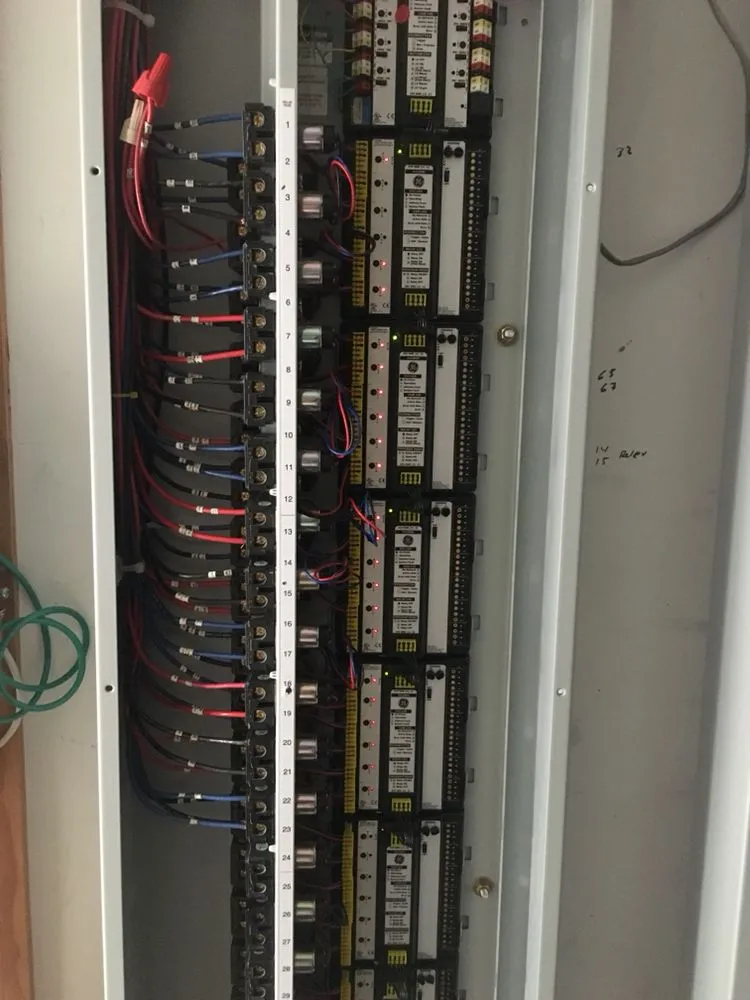Reliable outlet and switch repair in Tarzana, CA by Electric Experts