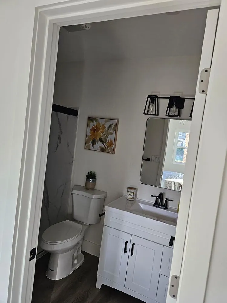 Certified electrician providing electrical repair in , 