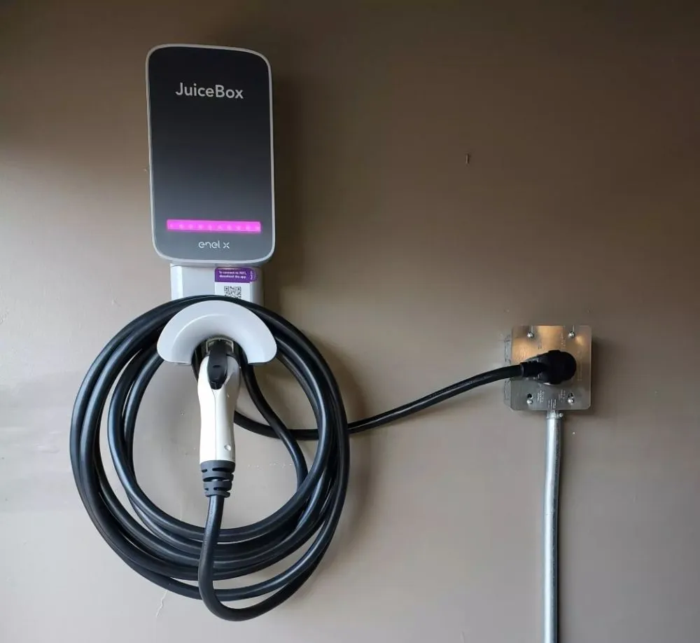 Slide of Electric Guru oc