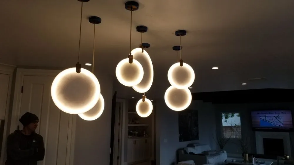 Affordable electrician providing emergency electrical service in , 