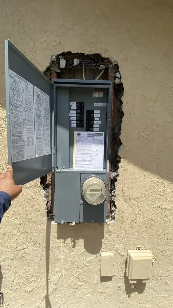 Slide of Electric Guru oc