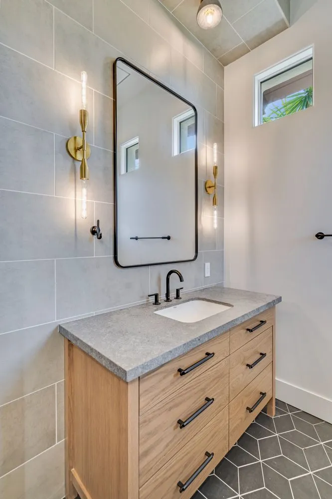 Slide of Electric Lee