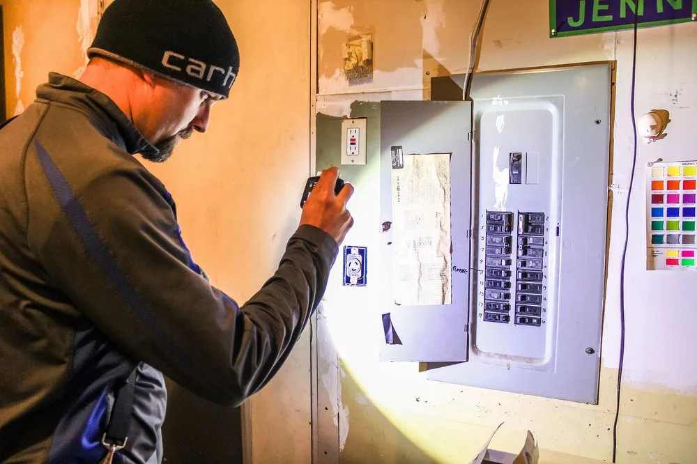 Slide of Electric Maui Nui