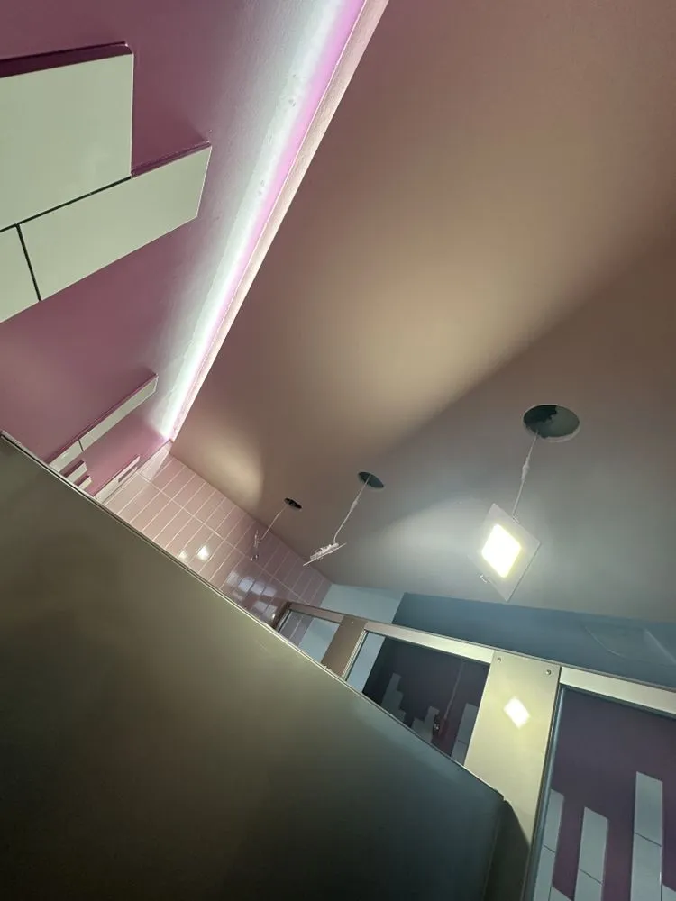 Slide of Electric Mont