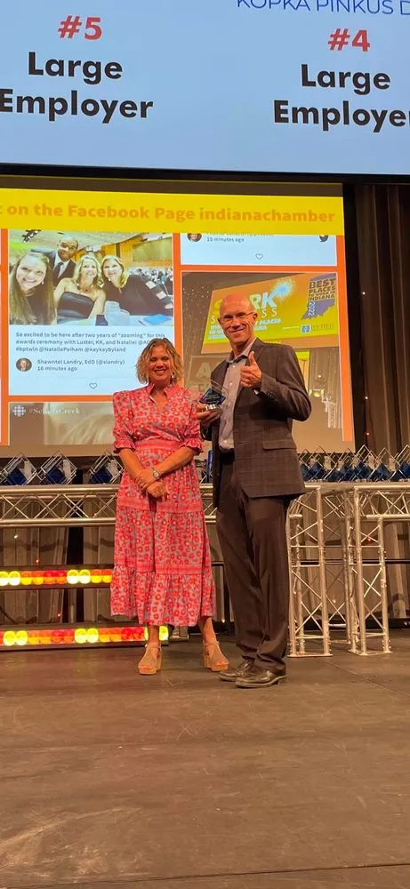 Affordable electrician providing emergency electrical service in ,