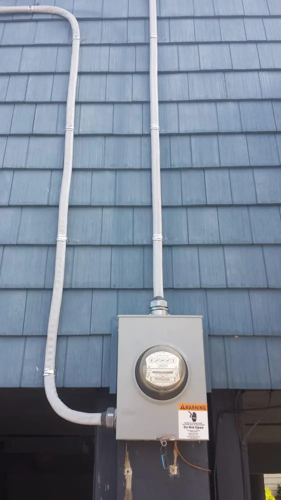 Emergency electrical service for homes in circuit breaker repair,  by 