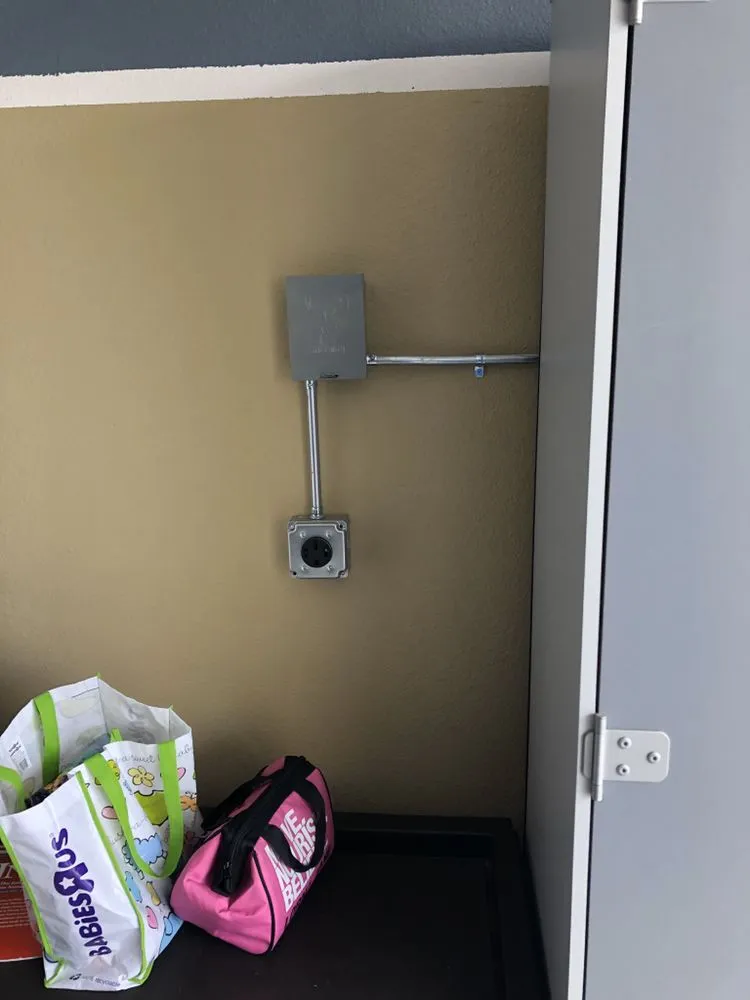 Trusted electrician providing circuit breaker repair in Lake View Terrace, CA - Electric Smart