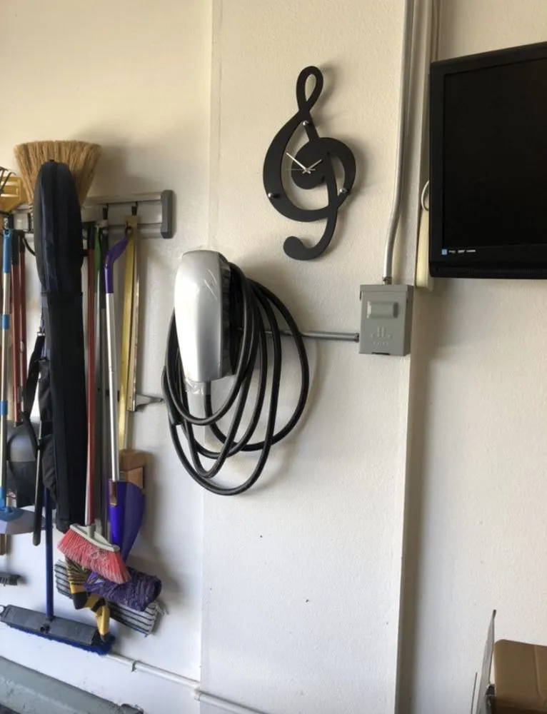 Licensed electrician providing electrical repair in Lake View Terrace, CA - Electric Smart