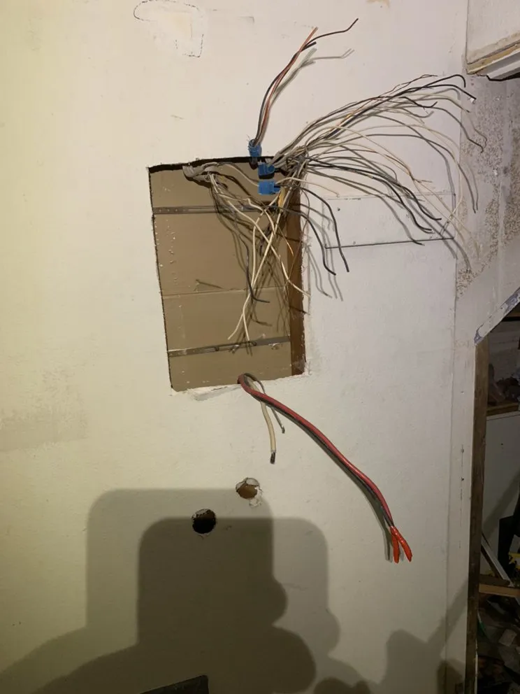 Licensed electrician providing emergency electrical service in Lake View Terrace, CA - Electric Smart