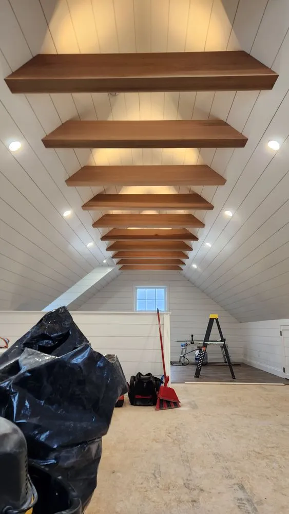 Expert electrician providing electrical repair in , 