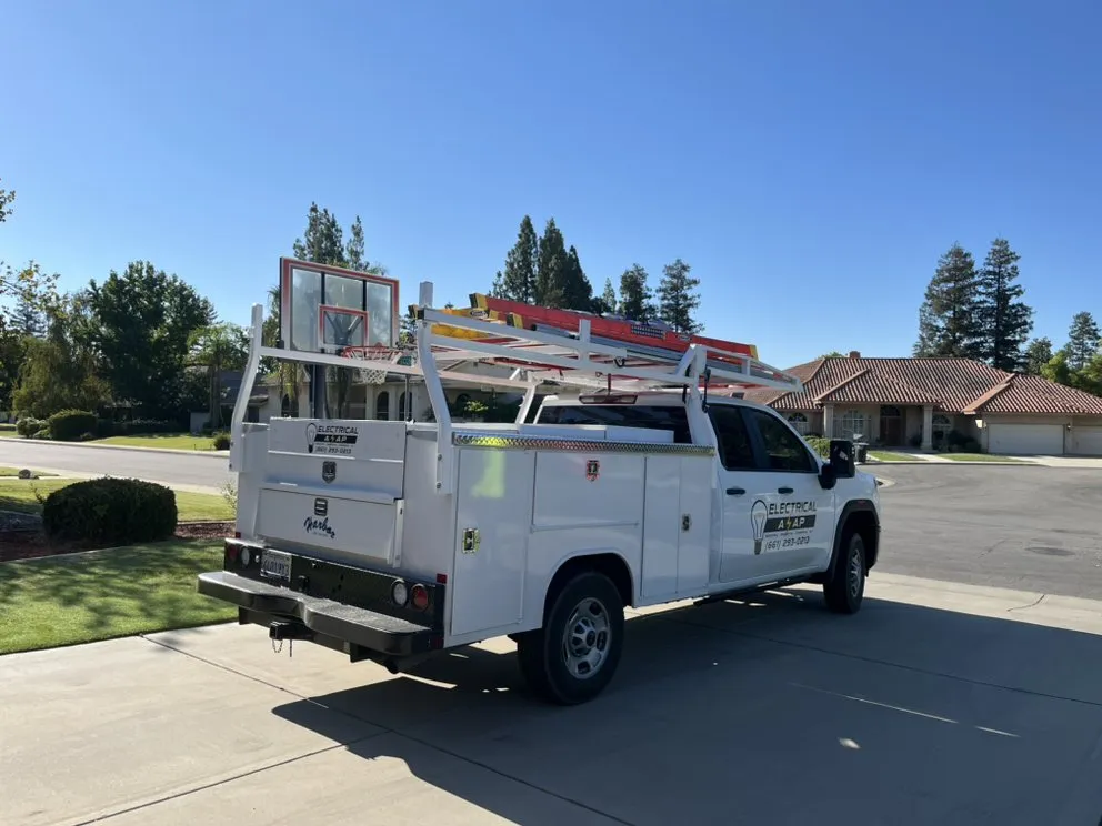 Licensed electrician providing emergency electrical service in , 