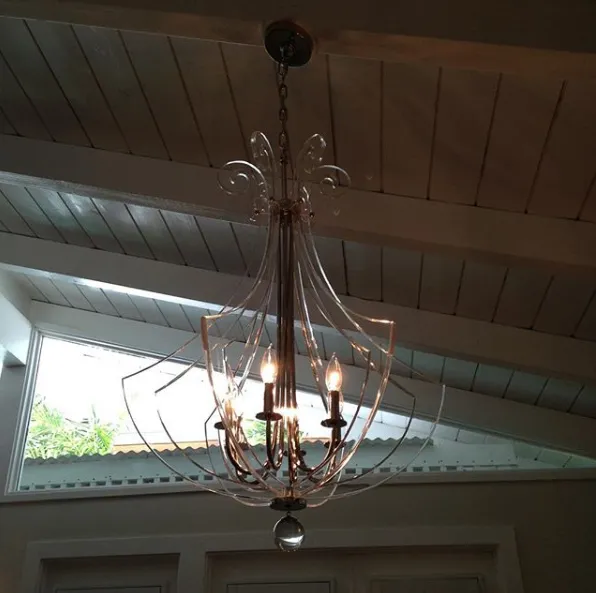 Certified electrician providing electrical repair in , 