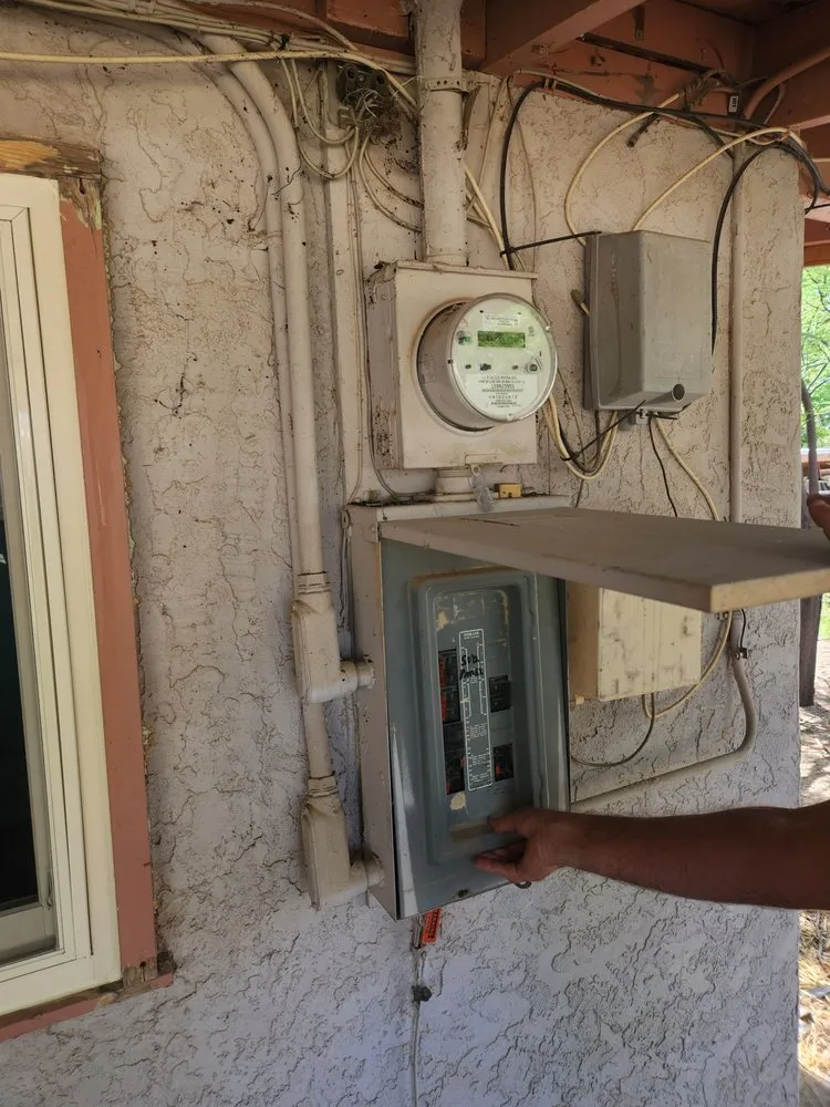 Slide of Electrical Expert