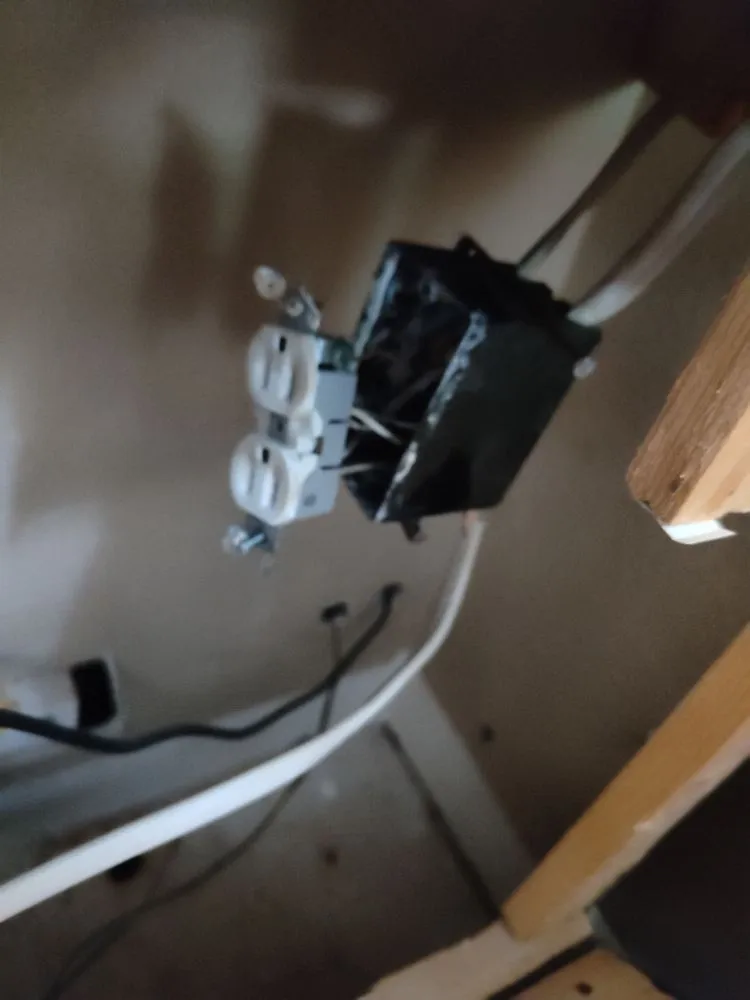 Slide of Electrical Gurus CO