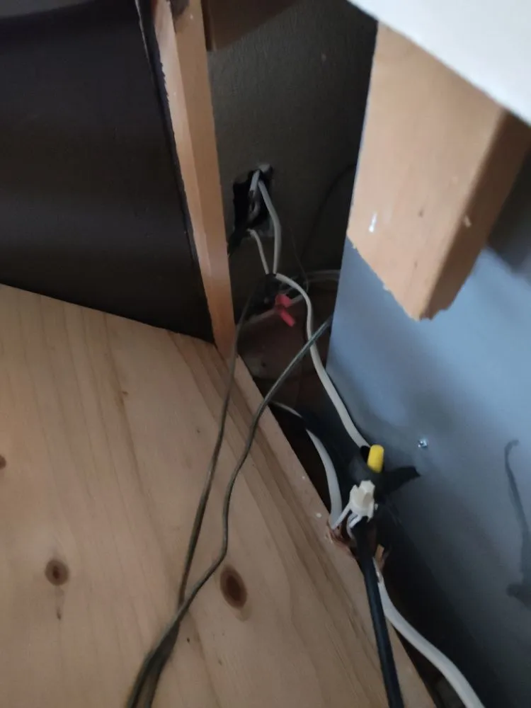 Slide of Electrical Gurus CO