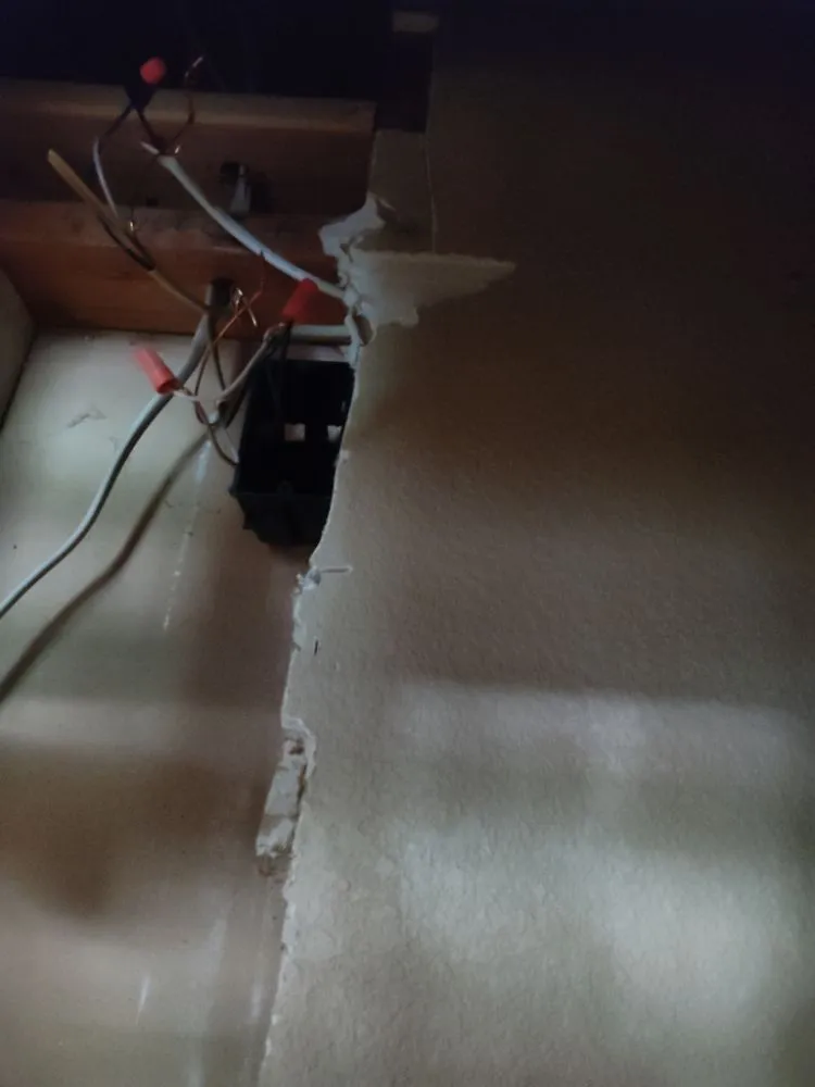 Slide of Electrical Gurus CO