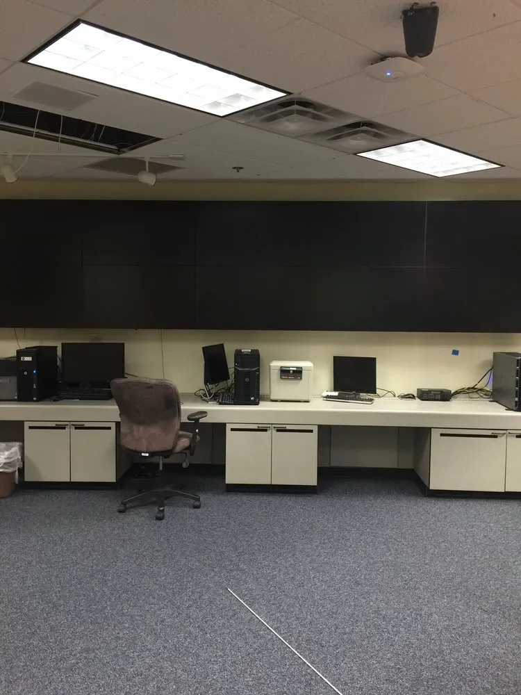 Expert electrician providing electrical repair in ,