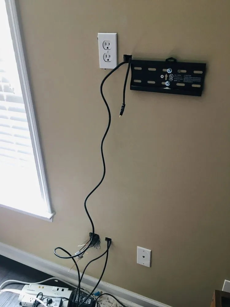 Licensed electrical service for homes in lighting installation, by