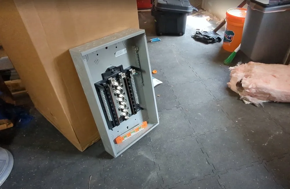 Reliable electrician providing emergency electrical service in , 