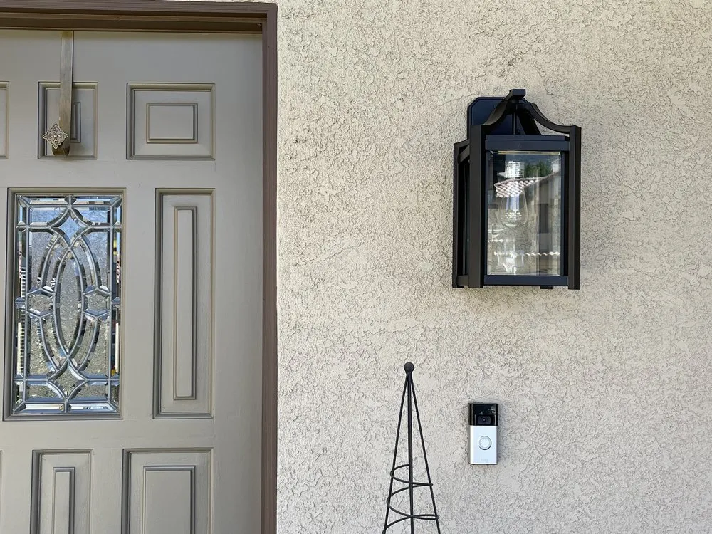 Expert electrician providing emergency electrical service in , 