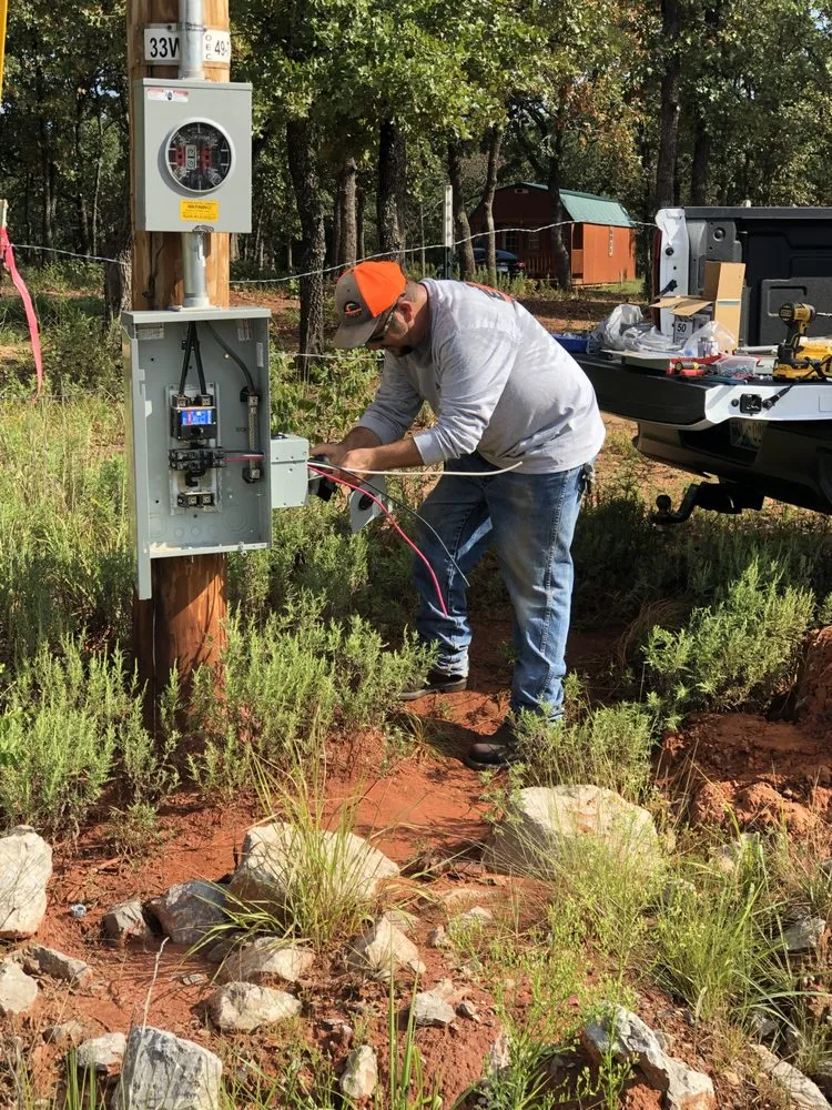 Trusted electrician providing circuit breaker repair in , 