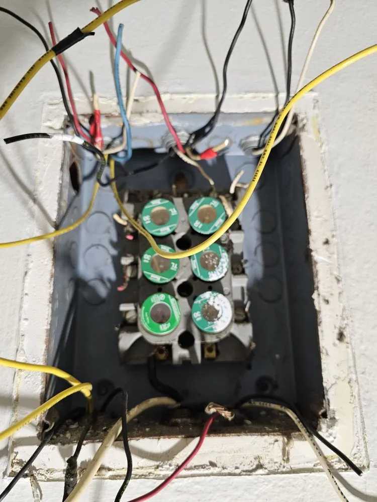 Expert wiring installation experts serving ,  - Electrical Services FL