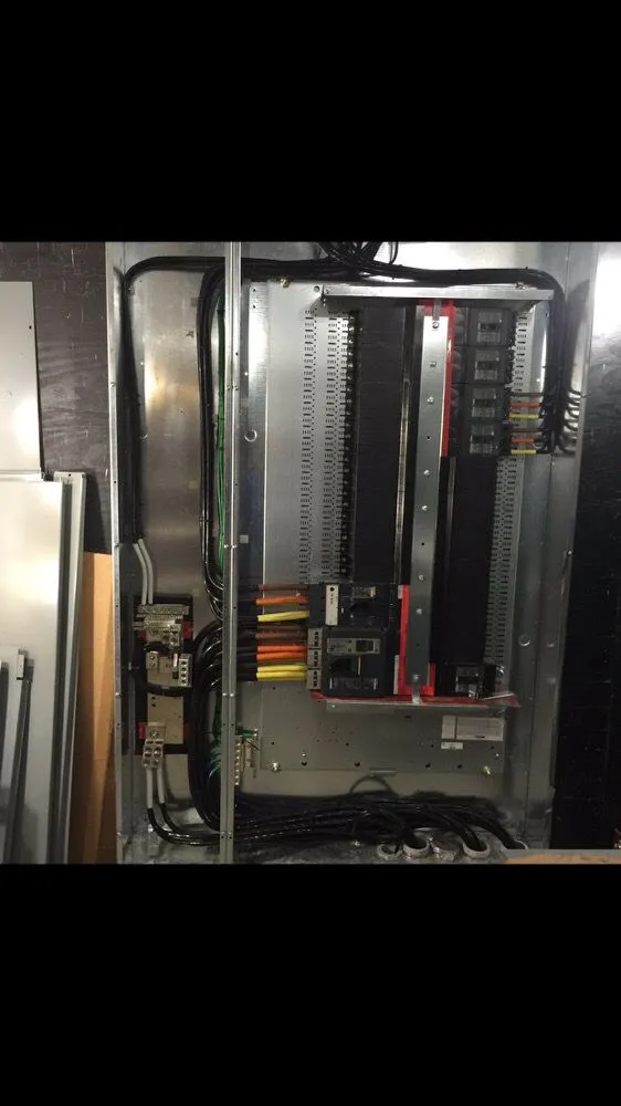 Professional electrician providing electrical repair in , 