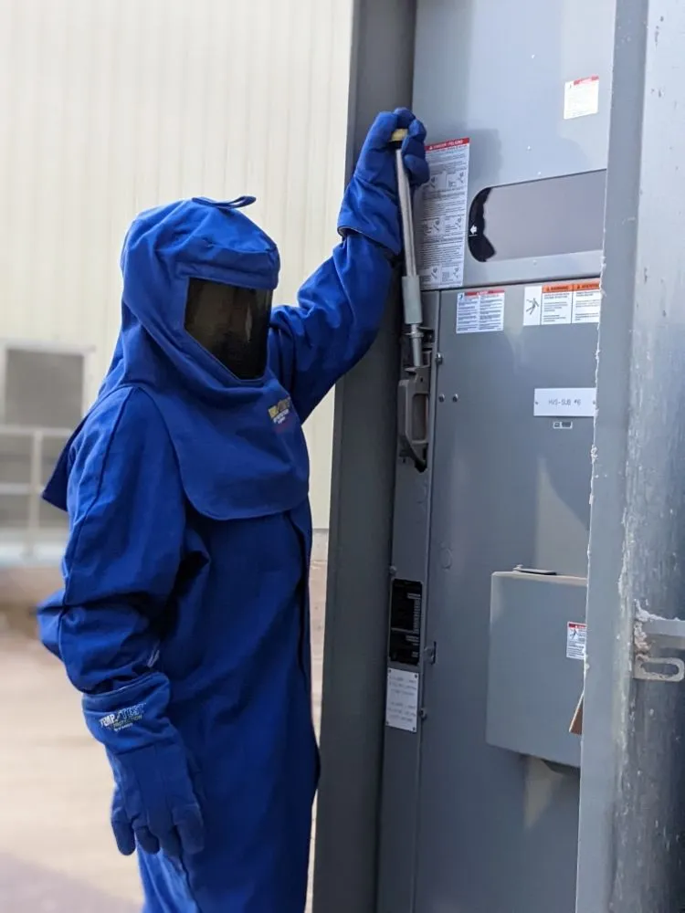 Trusted circuit breaker repair experts serving ,  - ELECTRICAL TEAM 6