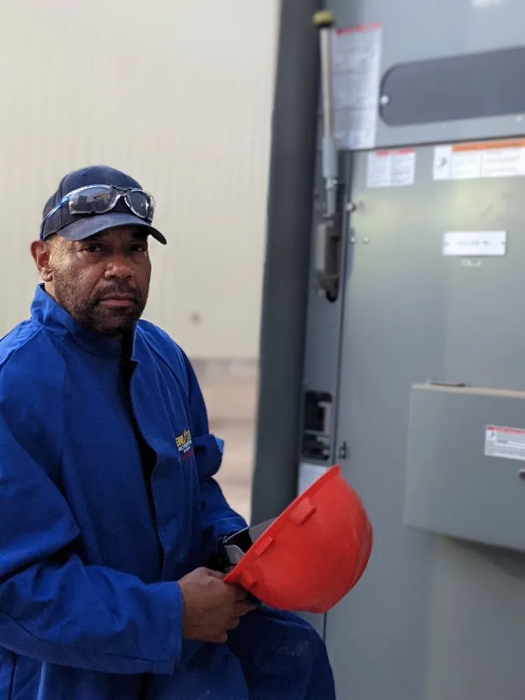 Professional outlet and switch repair service in ,  - ELECTRICAL TEAM 6