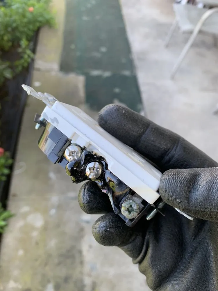 Slide of Electrical Wiz