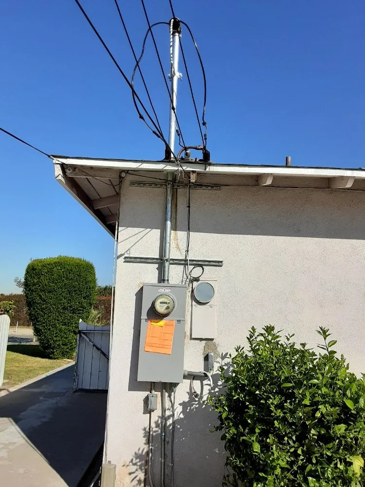 Licensed electrician providing wiring installation in , 