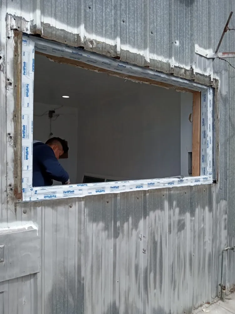 Slide of Electrican Roverto Cordova