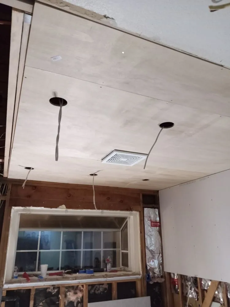 Slide of Electrican Roverto Cordova