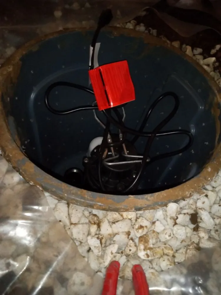 Slide of Electrican Roverto Cordova