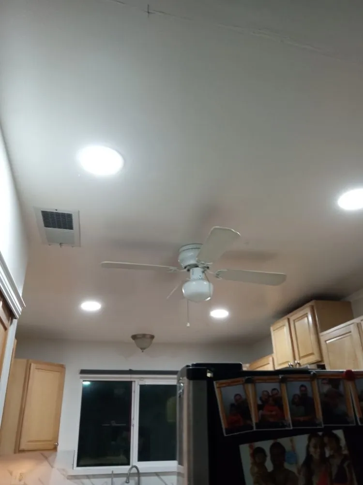 Slide of Electrican Roverto Cordova