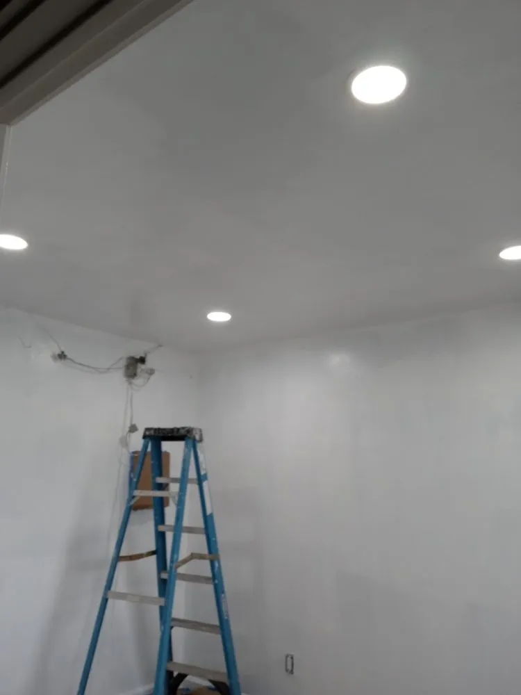 Slide of Electrican Roverto Cordova