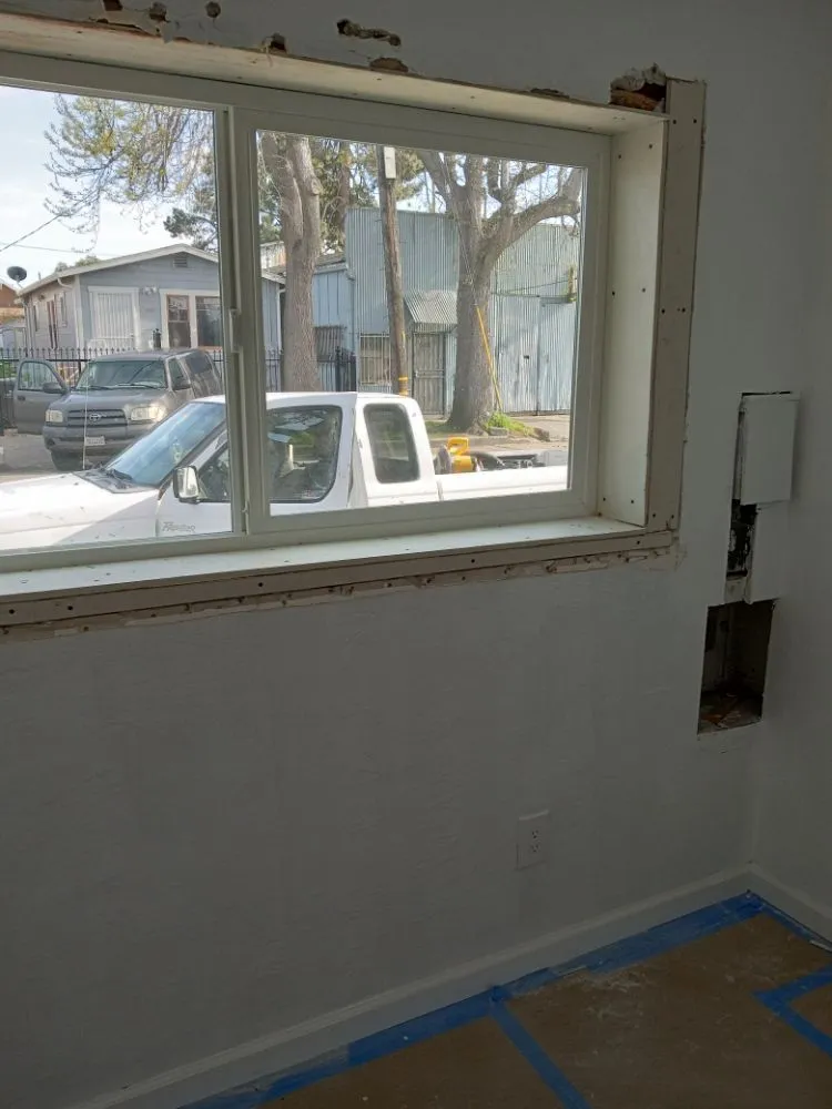 Slide of Electrican Roverto Cordova