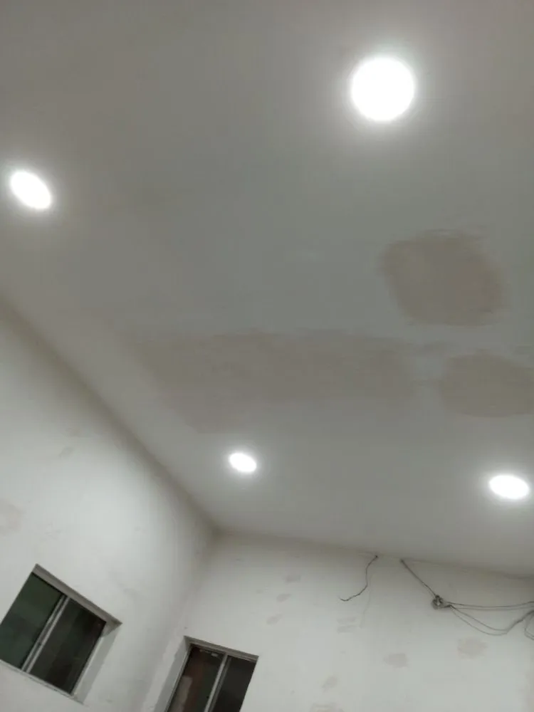 Slide of Electrican Roverto Cordova