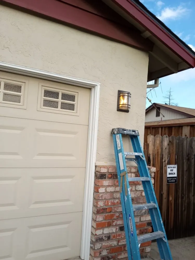 Slide of Electrican Roverto Cordova