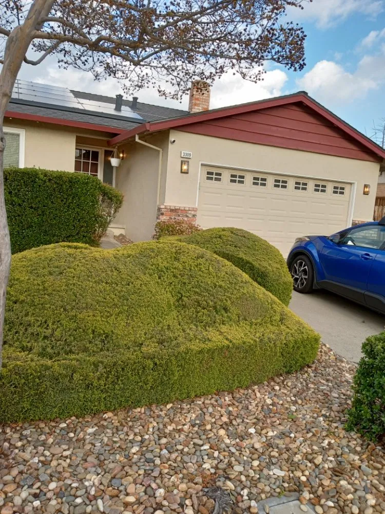 Slide of Electrican Roverto Cordova